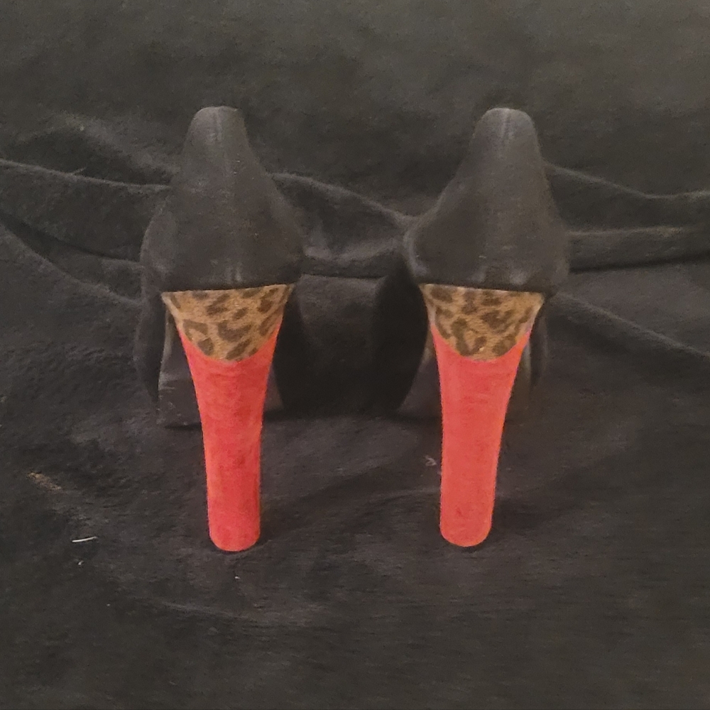 Heels - Picture 3 of 4